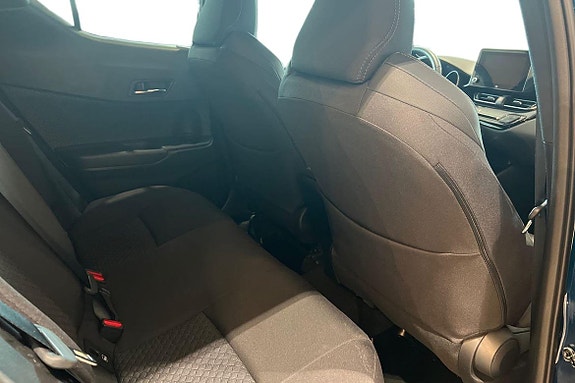 Toyota C-HR 9 of 21
