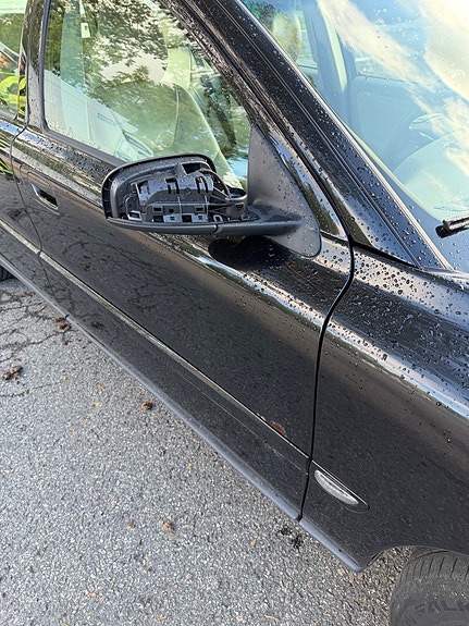 Volvo V70 3 of 4