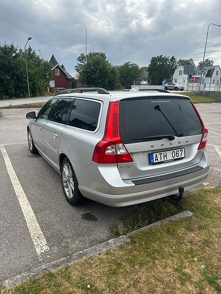 Volvo V70 3 of 10