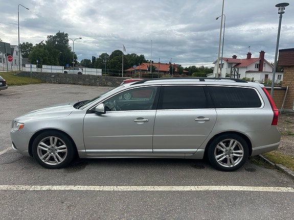 Volvo V70 4 of 10