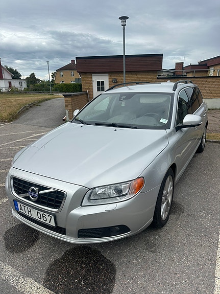 Volvo V70 2 of 10