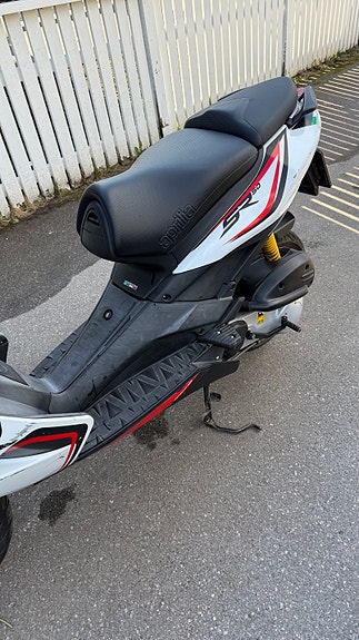 Aprilia SR 50 R 4 of 14