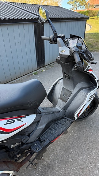 Aprilia SR 50 R 7 of 14