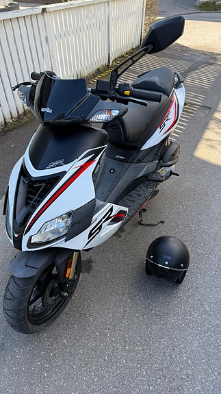 Aprilia SR 50 R 6 of 14