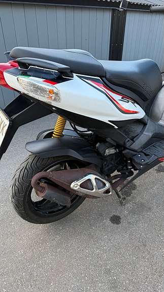 Aprilia SR 50 R 8 of 14