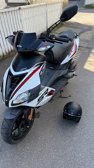 Aprilia SR 50 R 11 of 14