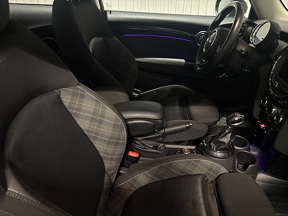 MINI Cooper S 9 of 17