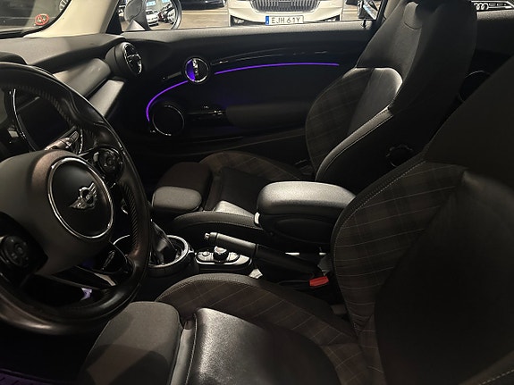 MINI Cooper S 8 of 17
