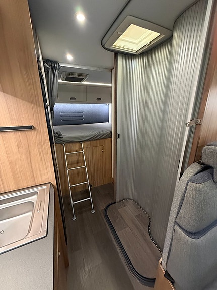 Sun Living A 75 DP (Dubbelbädd & Alkov) 6 bältade 6 sovplatser! Stort garage! AC! 8 of 22