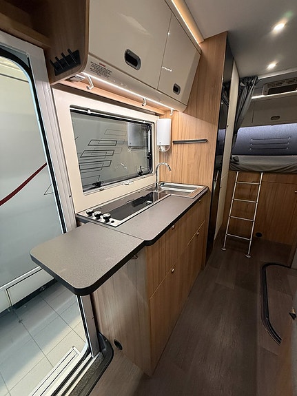 Sun Living A 75 DP (Dubbelbädd & Alkov) 6 bältade 6 sovplatser! Stort garage! AC! 5 of 22