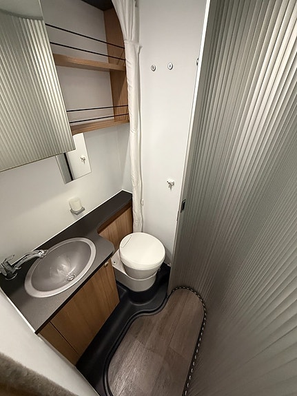 Sun Living A 75 DP (Dubbelbädd & Alkov) 6 bältade 6 sovplatser! Stort garage! AC! 10 of 22