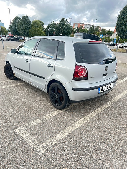 Volkswagen Polo 2 of 6