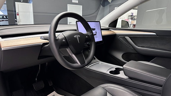 Tesla Model Y 2 of 2