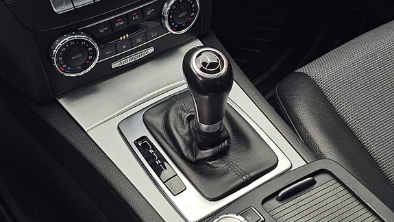 Mercedes-Benz C180 16 of 21