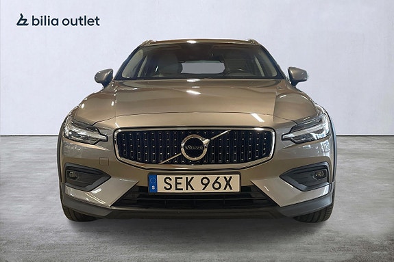 Volvo V60 Cross Country 3 of 26
