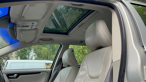 Volvo V70 4 of 8