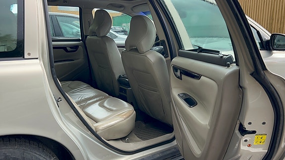Volvo V70 3 of 8
