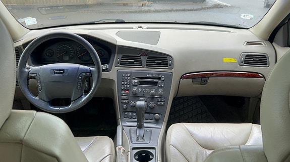 Volvo V70 7 of 8