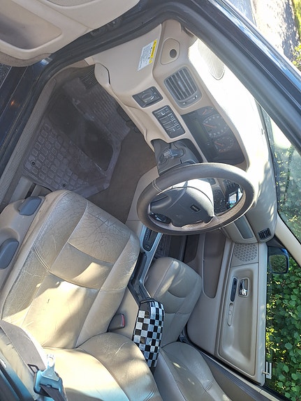 Volvo V70 4 of 5
