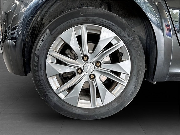 Peugeot e-208 16 of 17