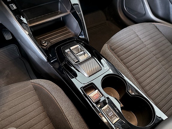 Peugeot e-208 12 of 17