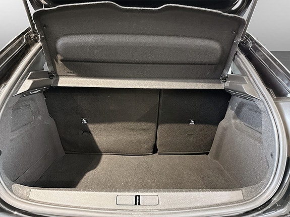 Peugeot e-208 17 of 17