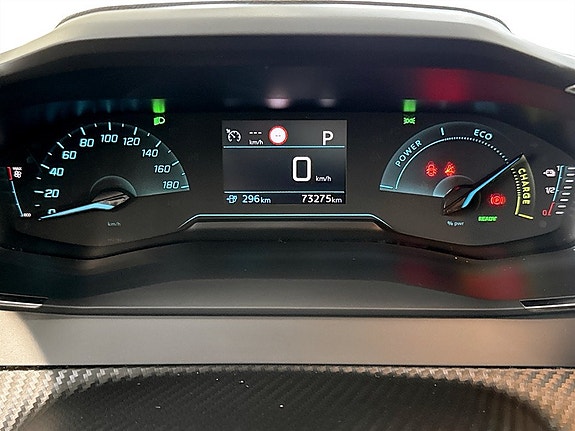 Peugeot e-208 8 of 17