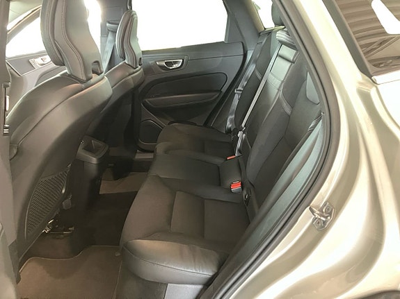 Volvo XC60 7 of 15