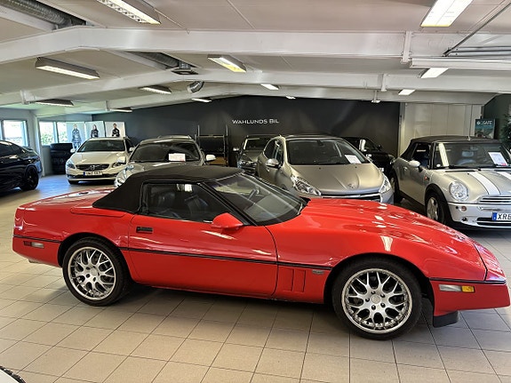 Chevrolet Corvette 2 of 4