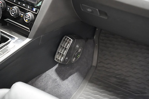 Volkswagen Passat Alltrack 12 of 27