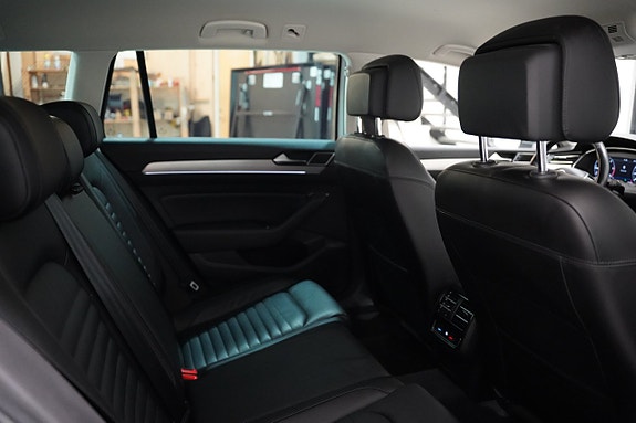 Volkswagen Passat Alltrack 24 of 27