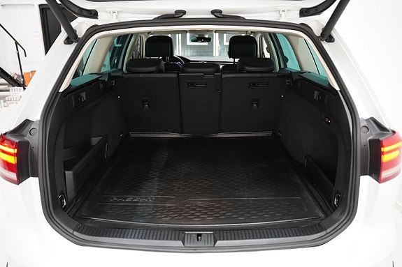 Volkswagen Passat Alltrack 25 of 27