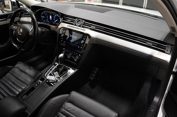 Volkswagen Passat Alltrack 11 of 27