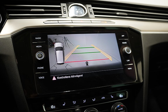 Volkswagen Passat Alltrack 18 of 27