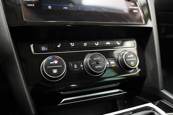Volkswagen Passat Alltrack 17 of 27