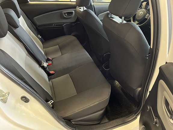 Toyota Yaris 13 of 26