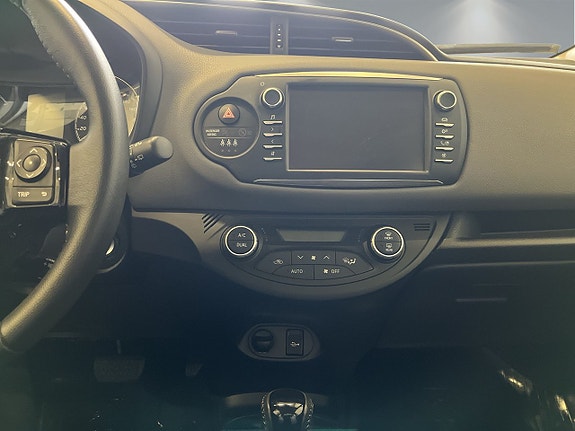 Toyota Yaris 11 of 26