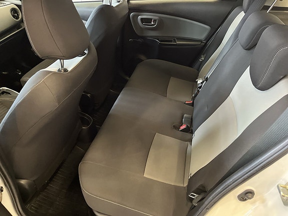 Toyota Yaris 14 of 26