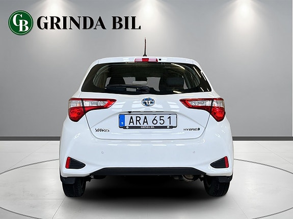 Toyota Yaris 3 of 26