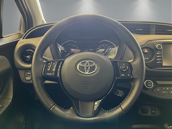 Toyota Yaris 12 of 26