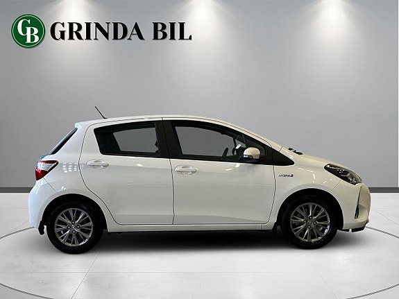 Toyota Yaris 4 of 26
