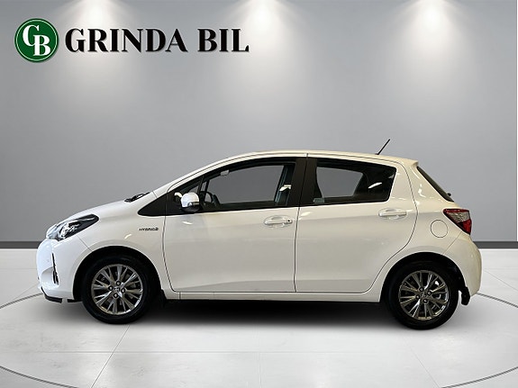 Toyota Yaris 2 of 26