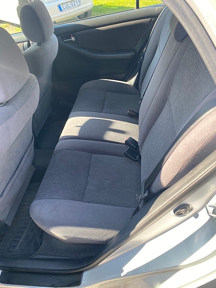 Toyota Corolla 8 of 12