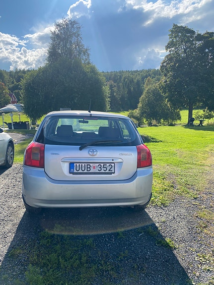 Toyota Corolla 4 of 12