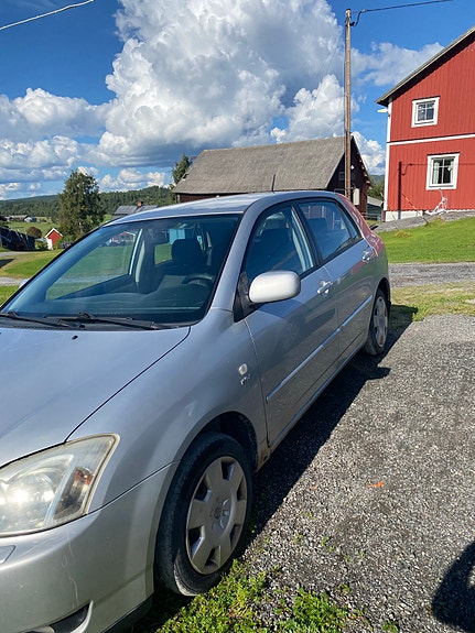 Toyota Corolla 2 of 12