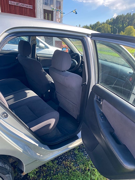 Toyota Corolla 10 of 12