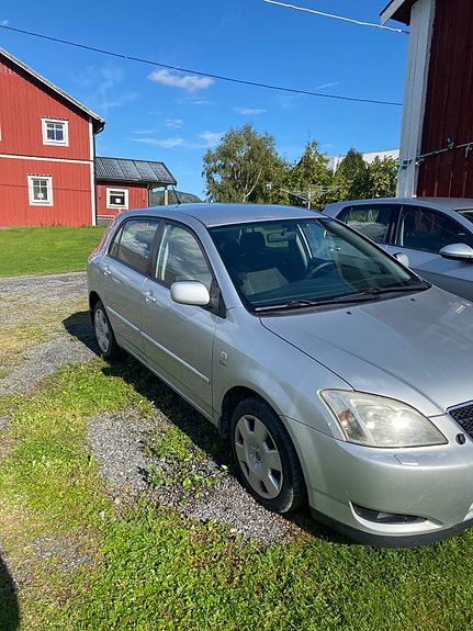 Toyota Corolla 3 of 12