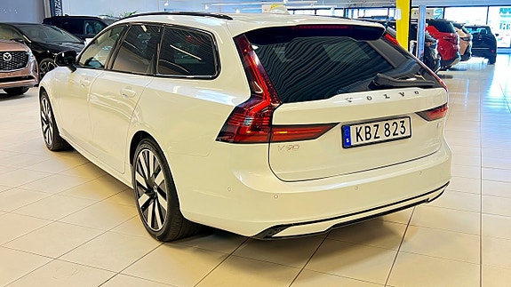 Volvo V90 2 of 10
