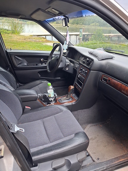 Volvo V70 5 of 7