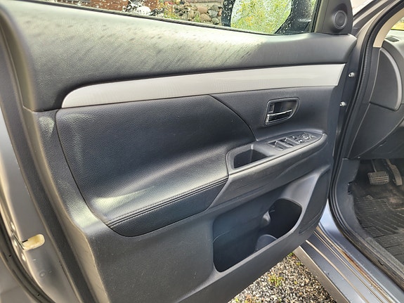 Mitsubishi Outlander 7 of 12